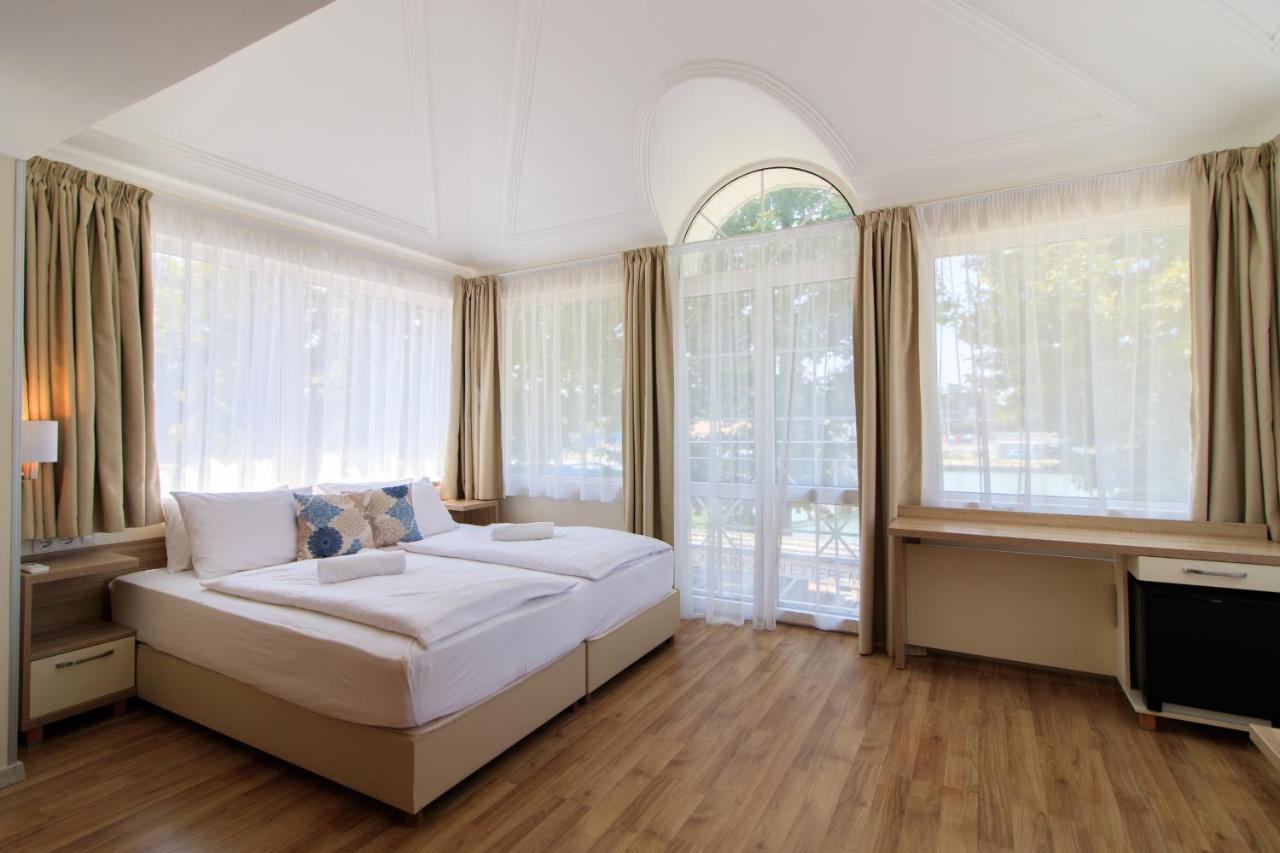 Villa Marina Inn Siofok Exterior photo